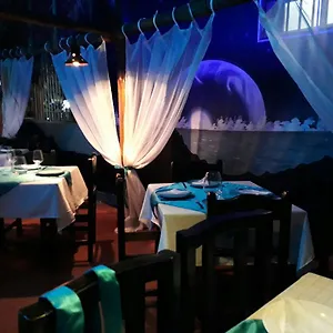 & Restaurante Espanol Luz De Luna *** Boca Chica